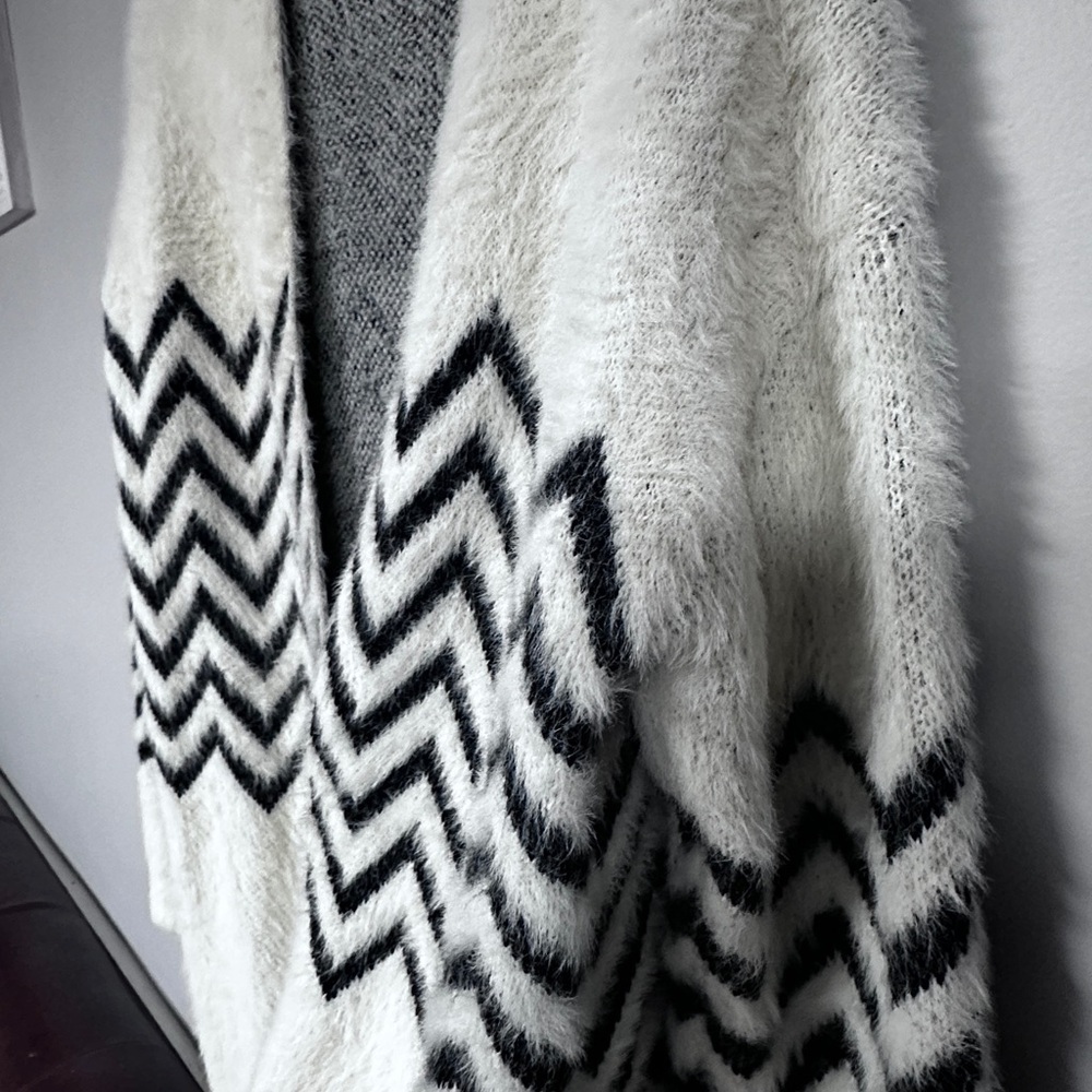 Sioni cream and black chevron extra long super soft ( angora feel ) cardigan, S - Picture 6 of 12